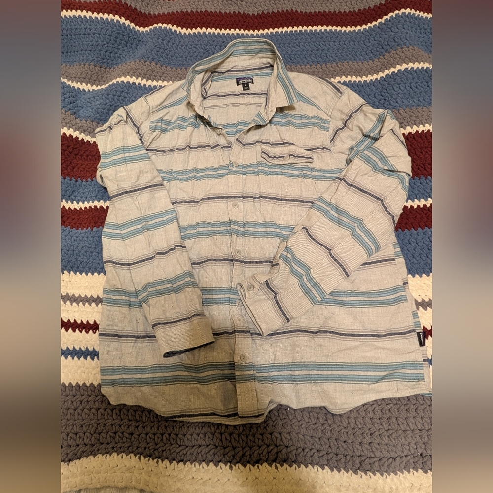 Patagonia Lightweight Fjord Shirt in 100 Percent Organic Cotton - Size XL
